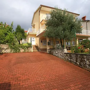 Rosa Apartment